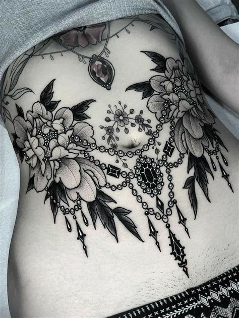 tatuajes en el abdomen para mujer|tatuajes de flores en el abdomen.